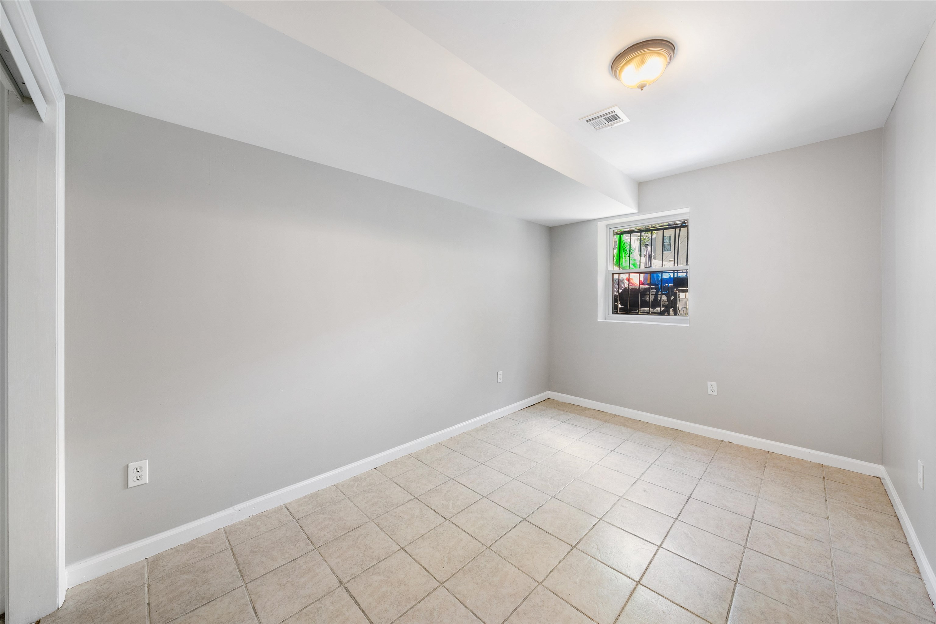 94 WINFIELD AVE Unit: G