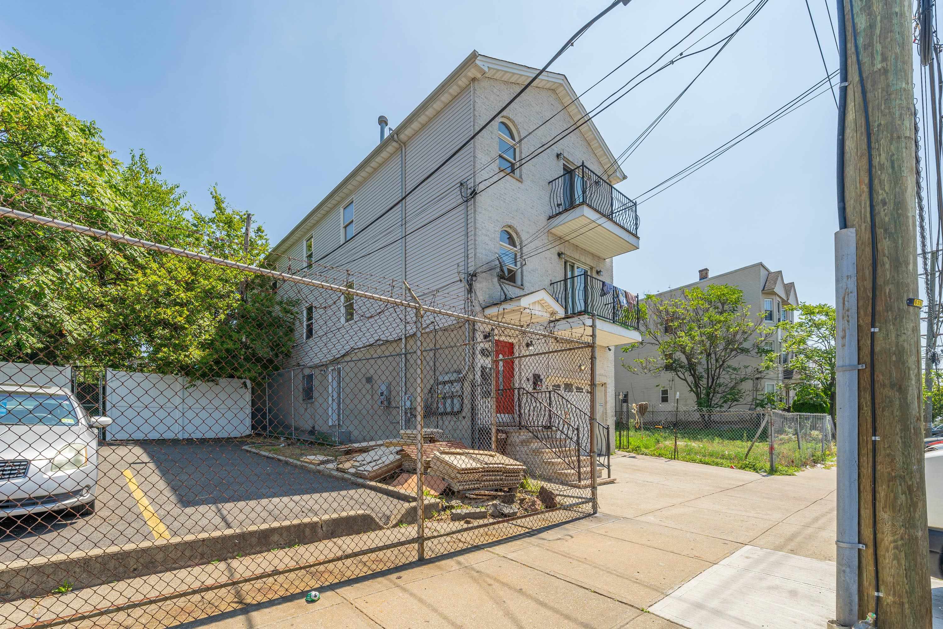 94 WINFIELD AVE Unit: G