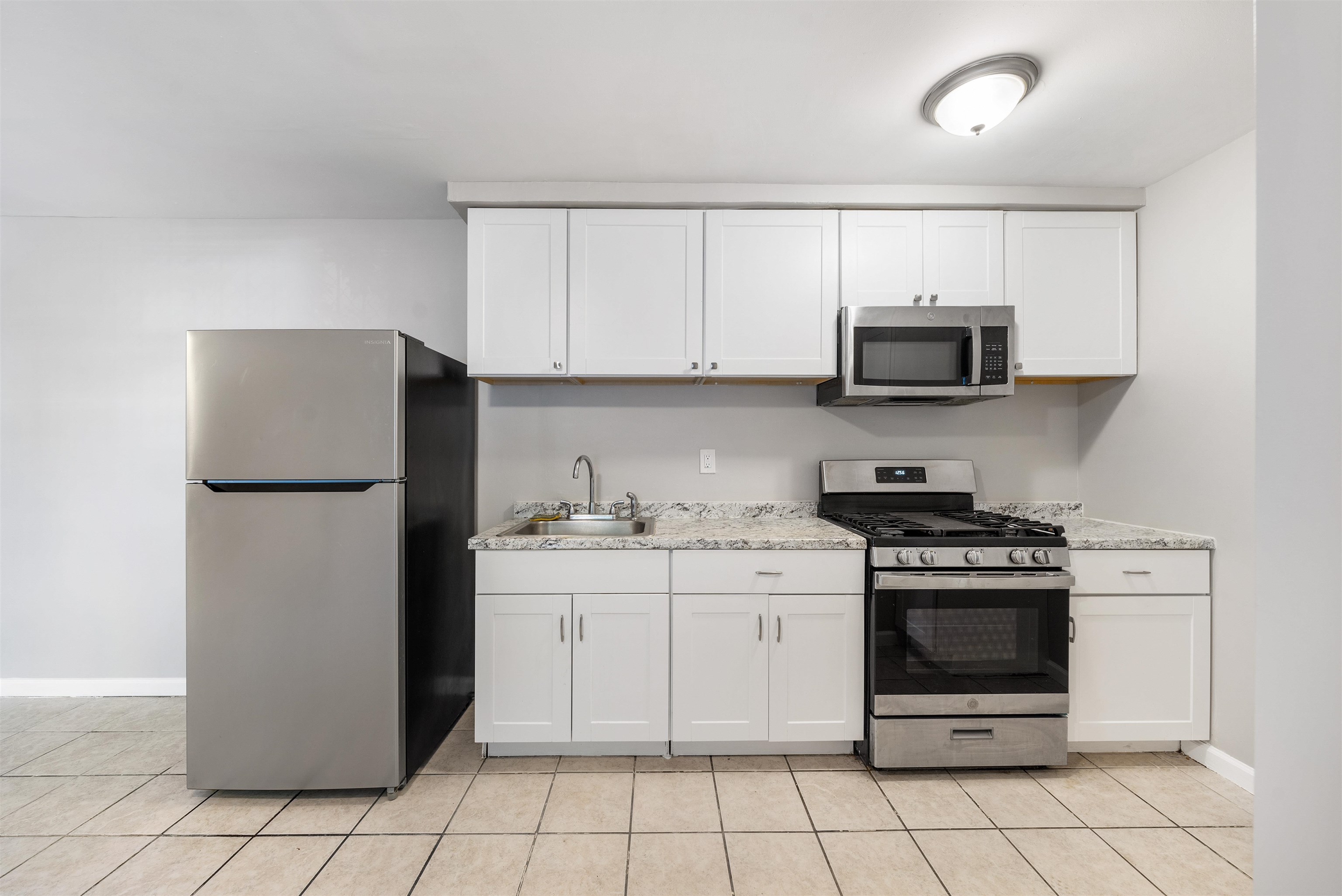 94 WINFIELD AVE Unit: G