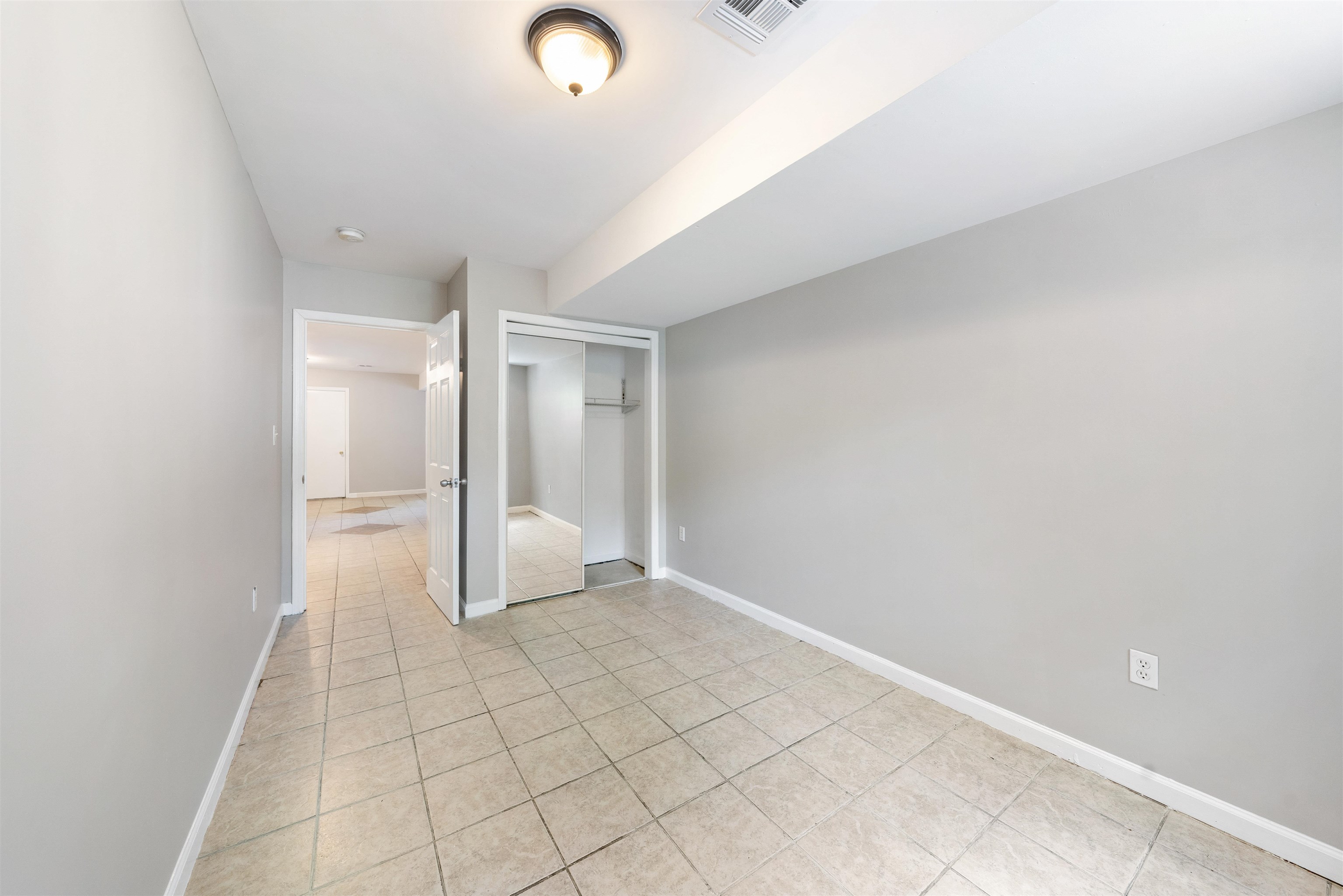 94 WINFIELD AVE Unit: G