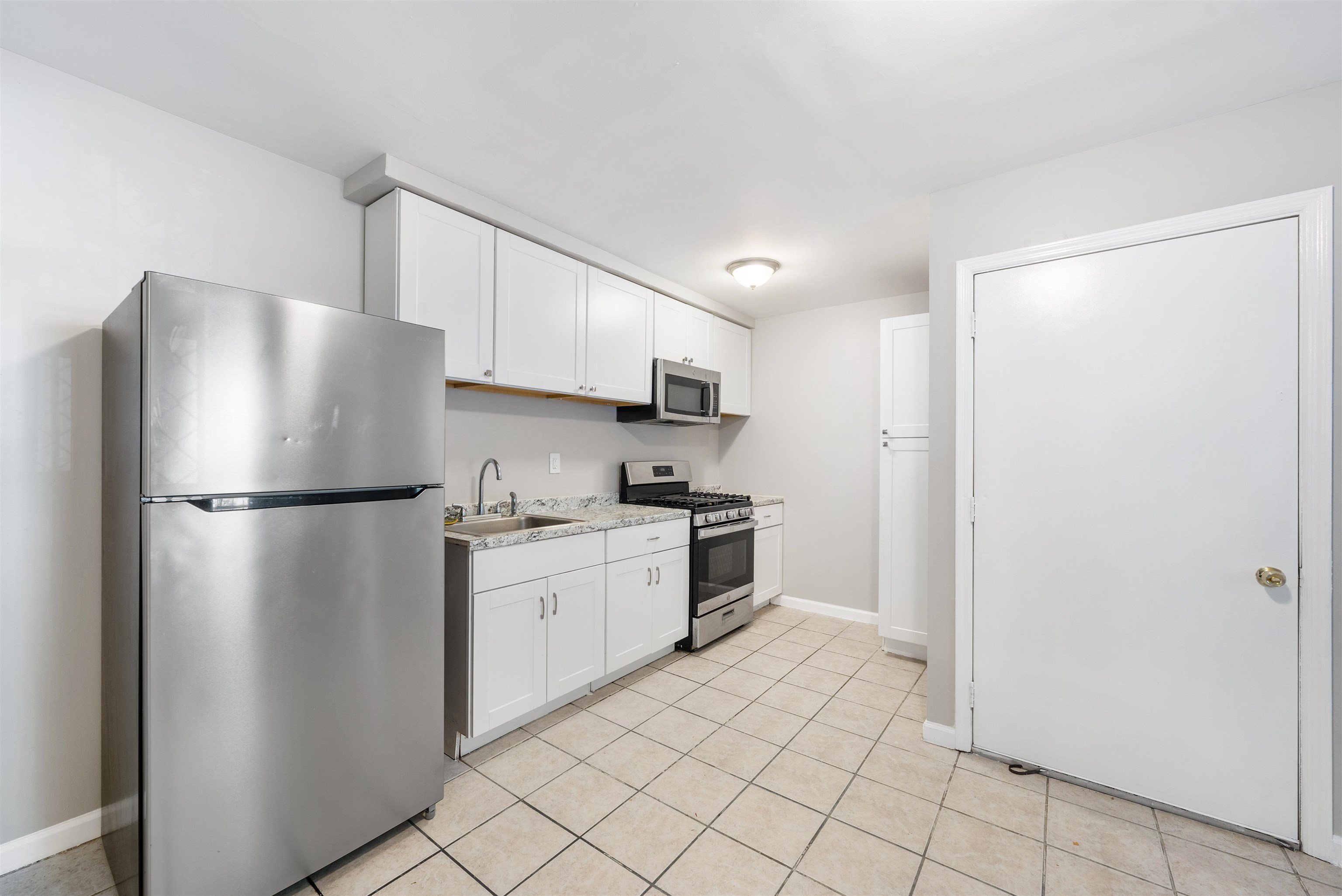 94 WINFIELD AVE Unit: G