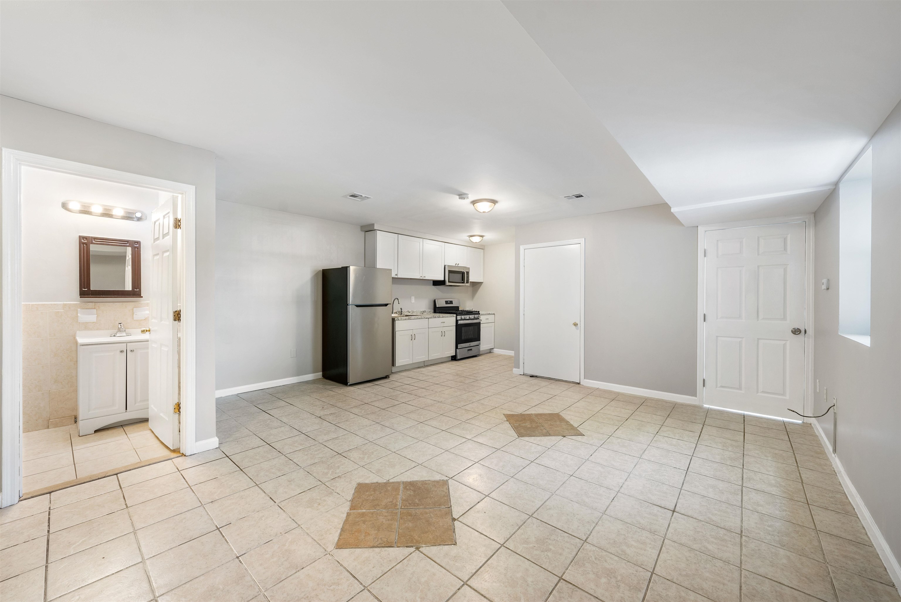 94 WINFIELD AVE Unit: G