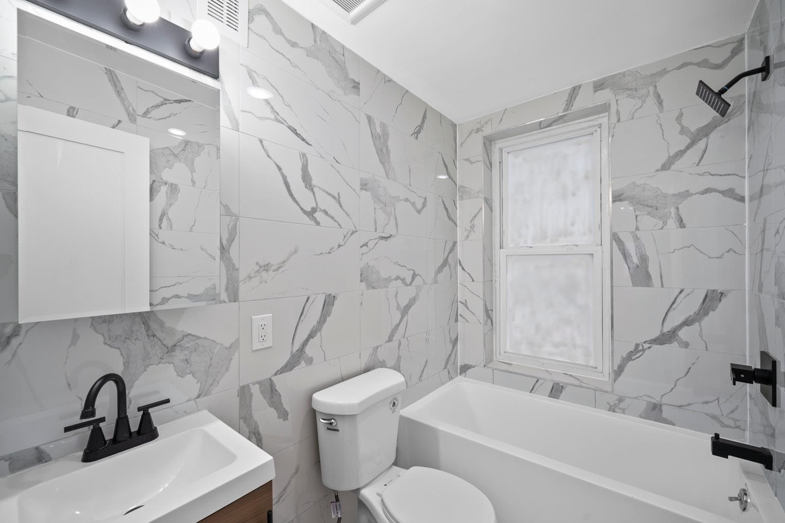 450 1ST ST Unit: 2