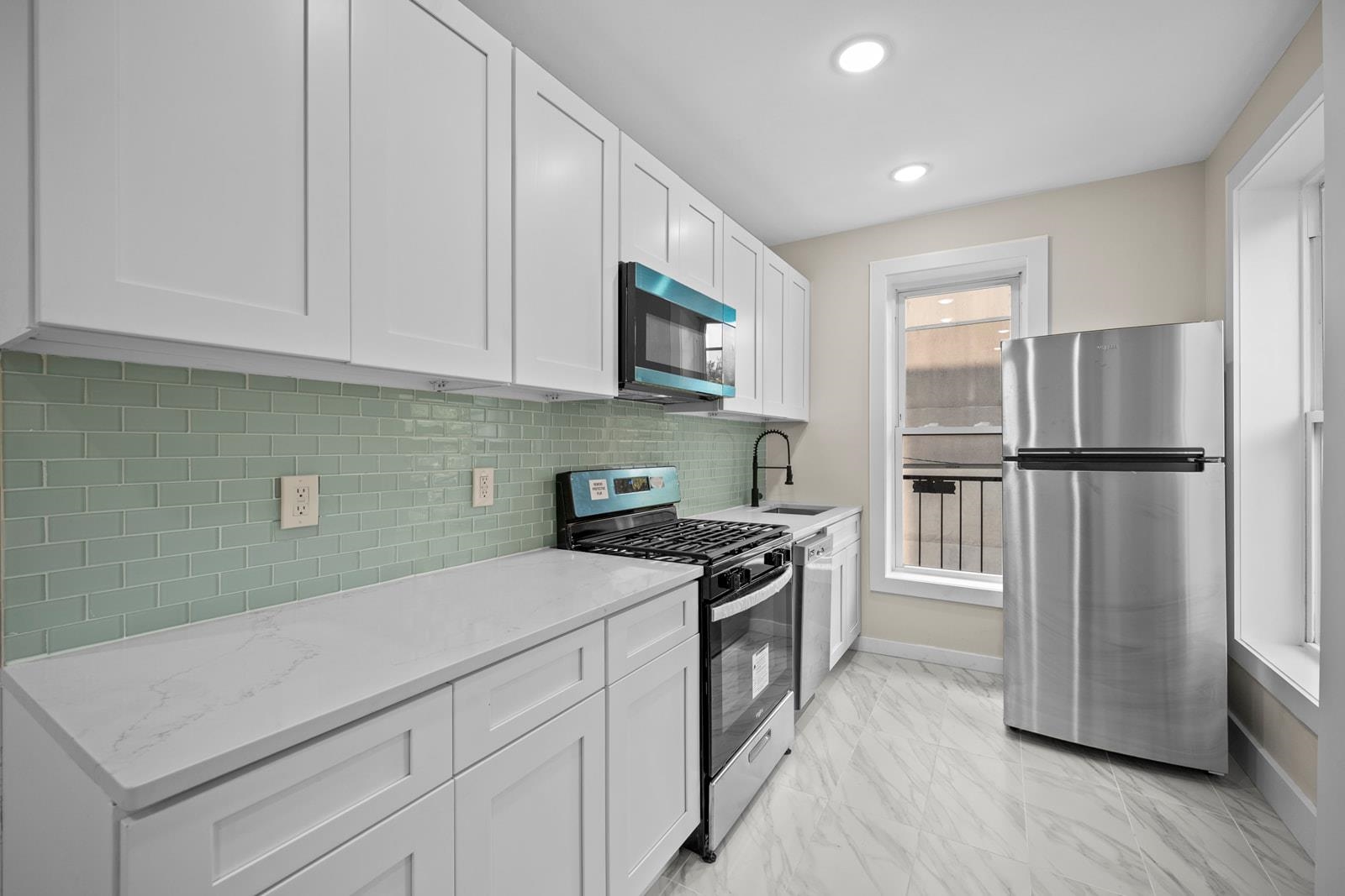 450 1ST ST Unit: 2
