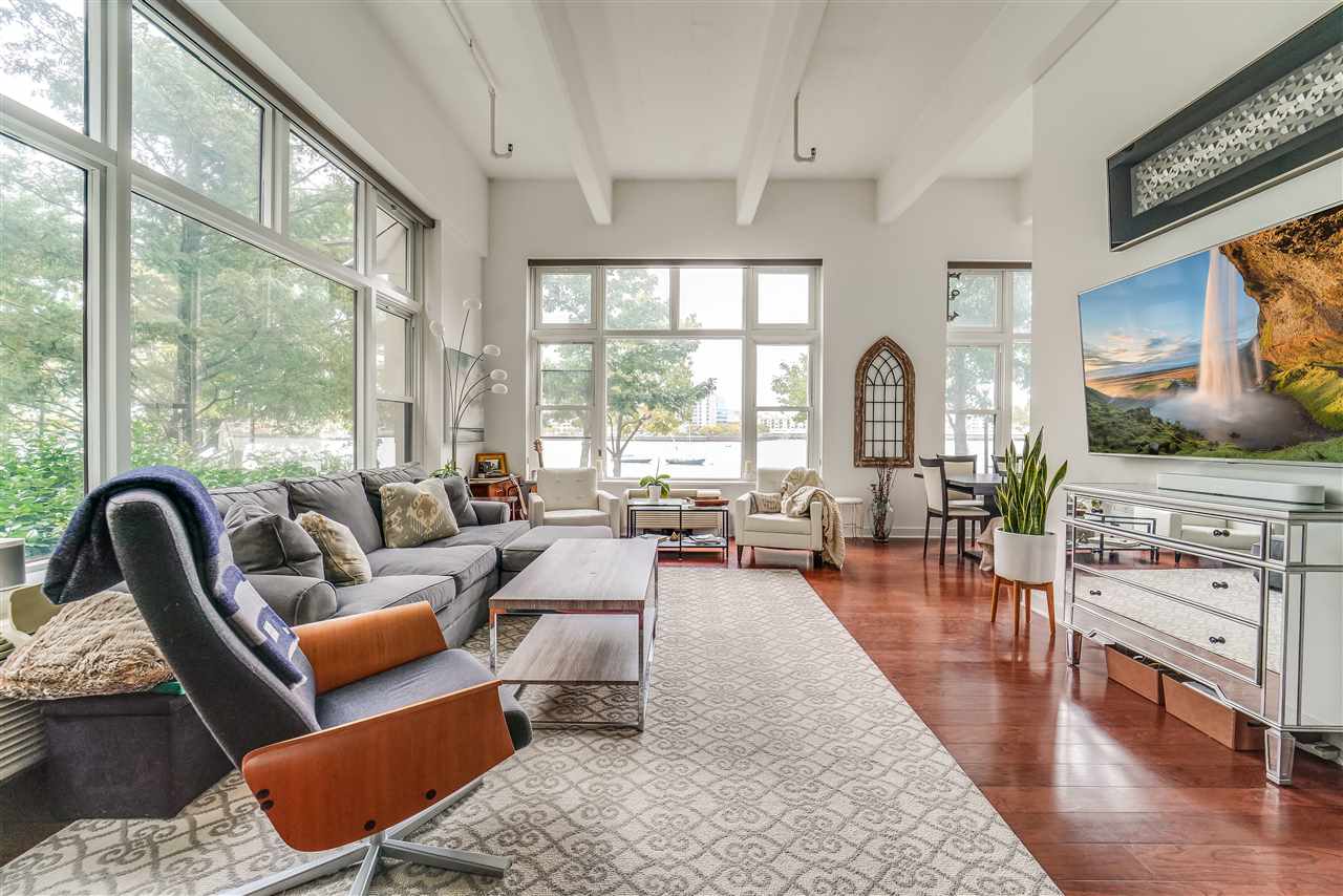 1500 HUDSON ST Unit: 1E