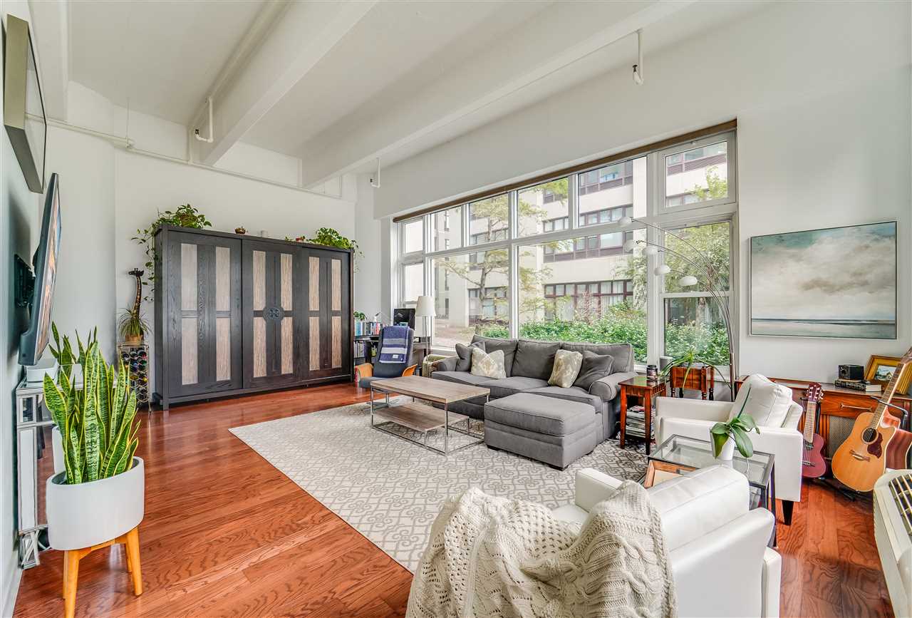 1500 HUDSON ST Unit: 1E