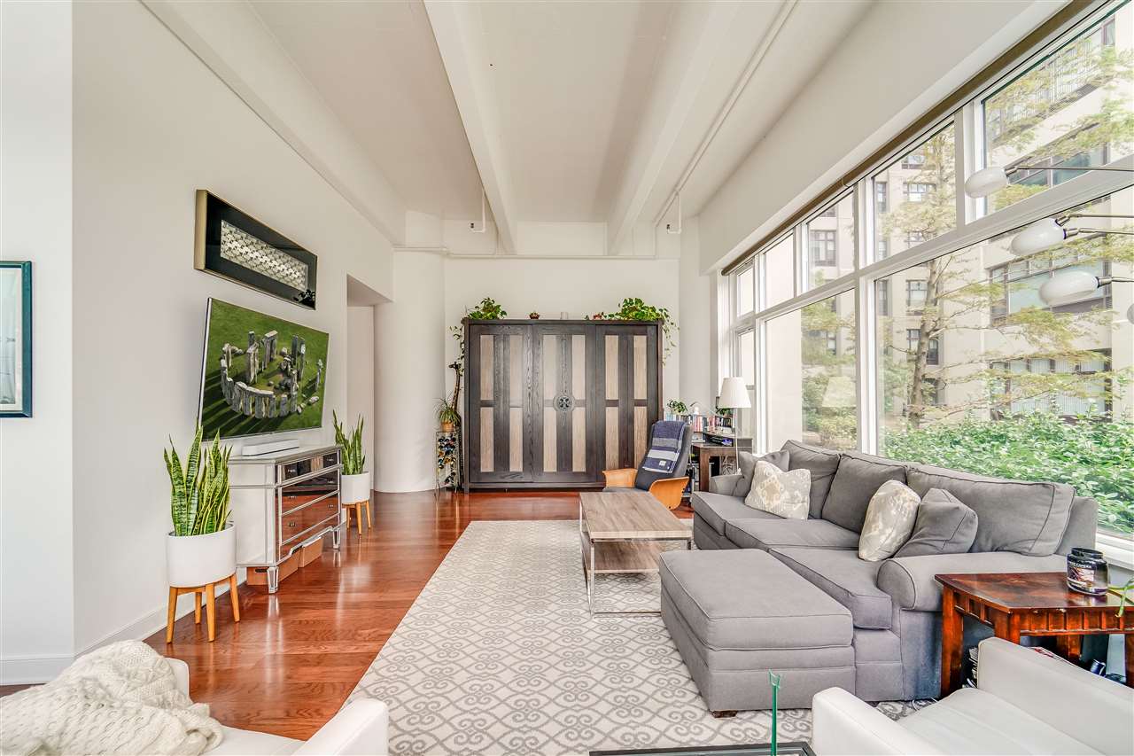 1500 HUDSON ST Unit: 1E