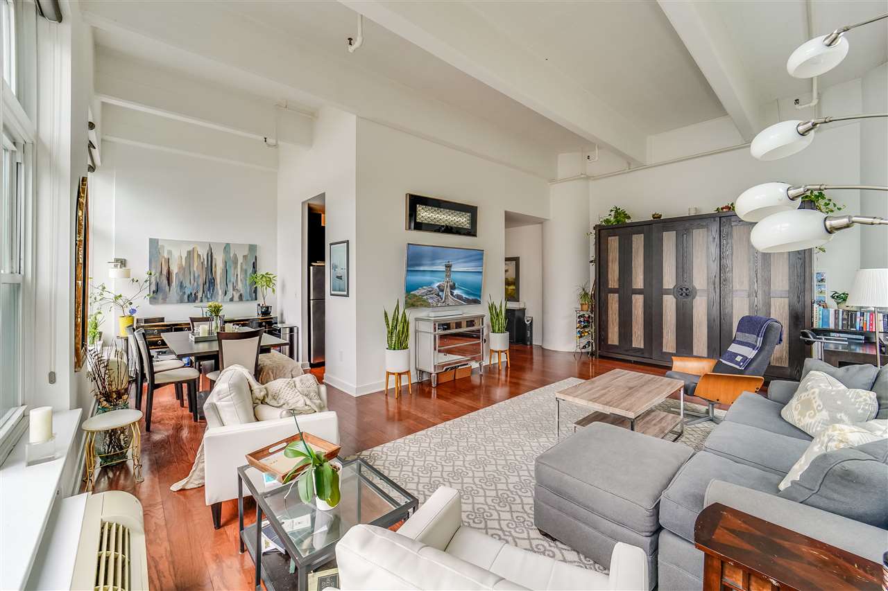 1500 HUDSON ST Unit: 1E