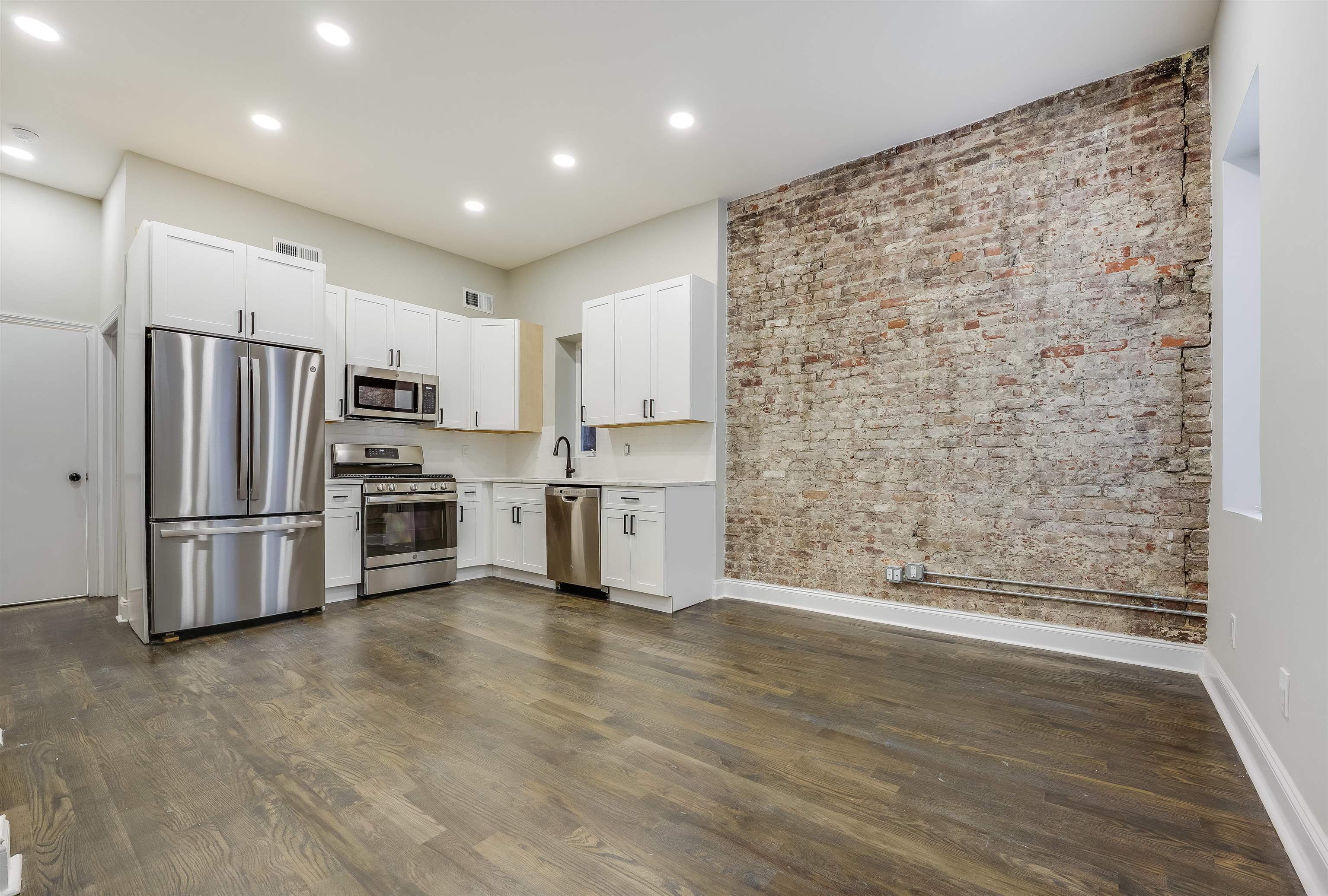 172 MALLORY AVE