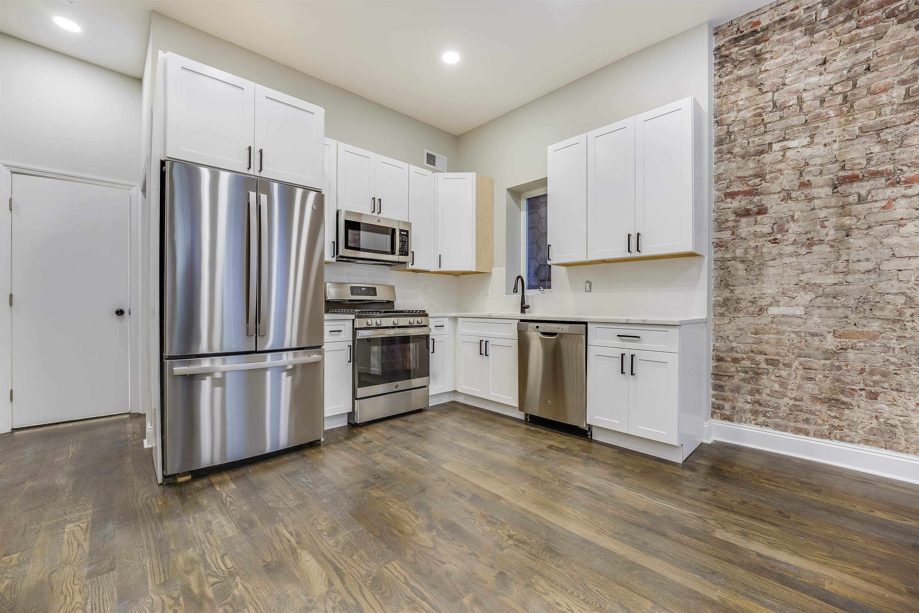 172 MALLORY AVE