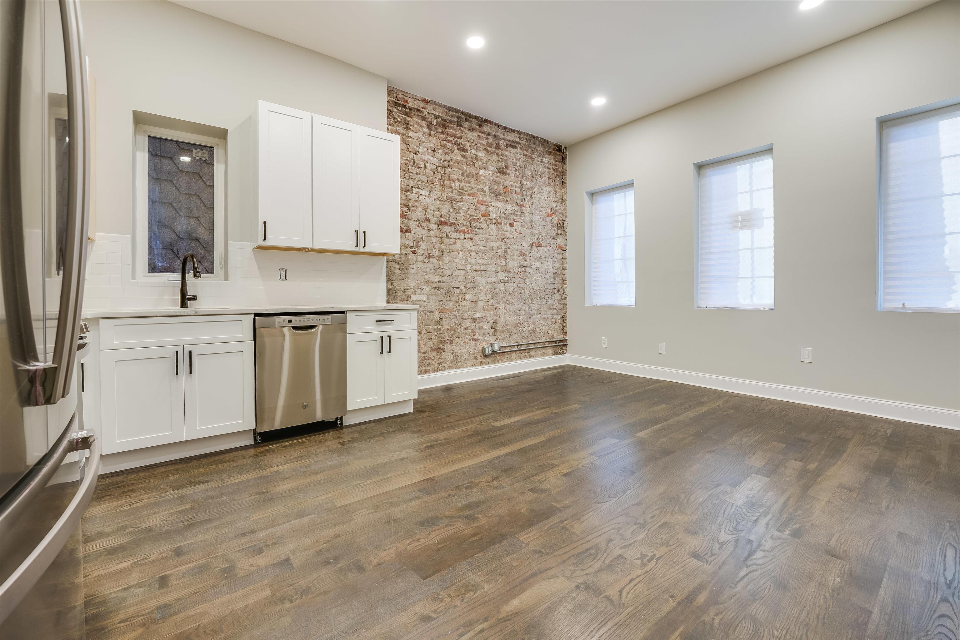 172 MALLORY AVE