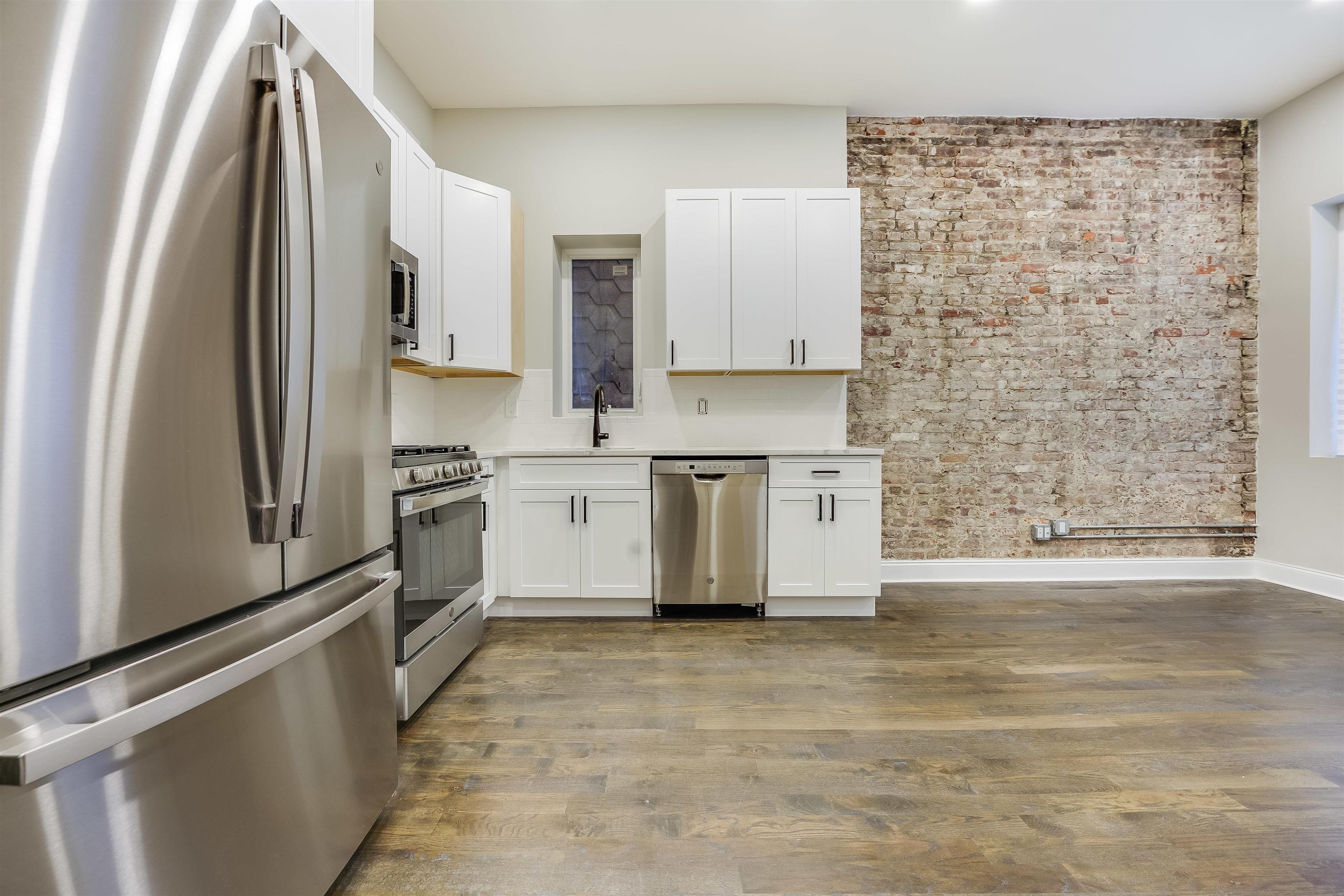 172 MALLORY AVE