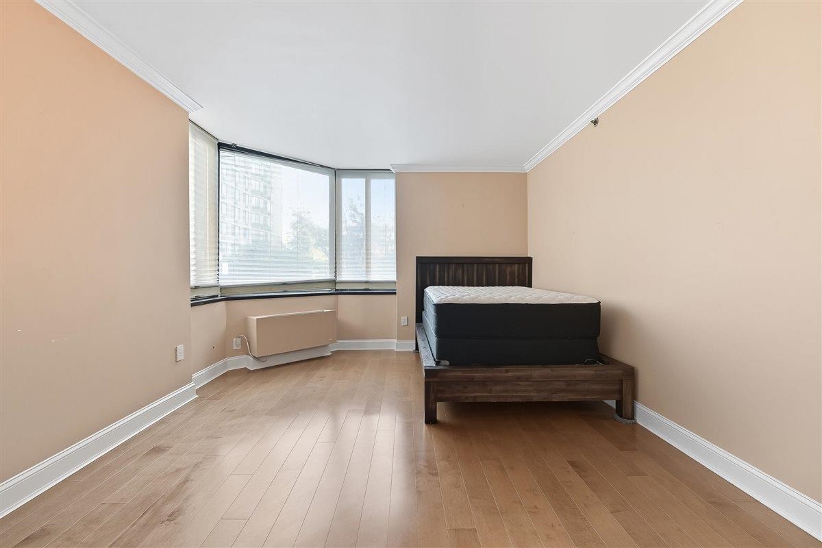 45 RIVER DR SOUTH Unit: 214