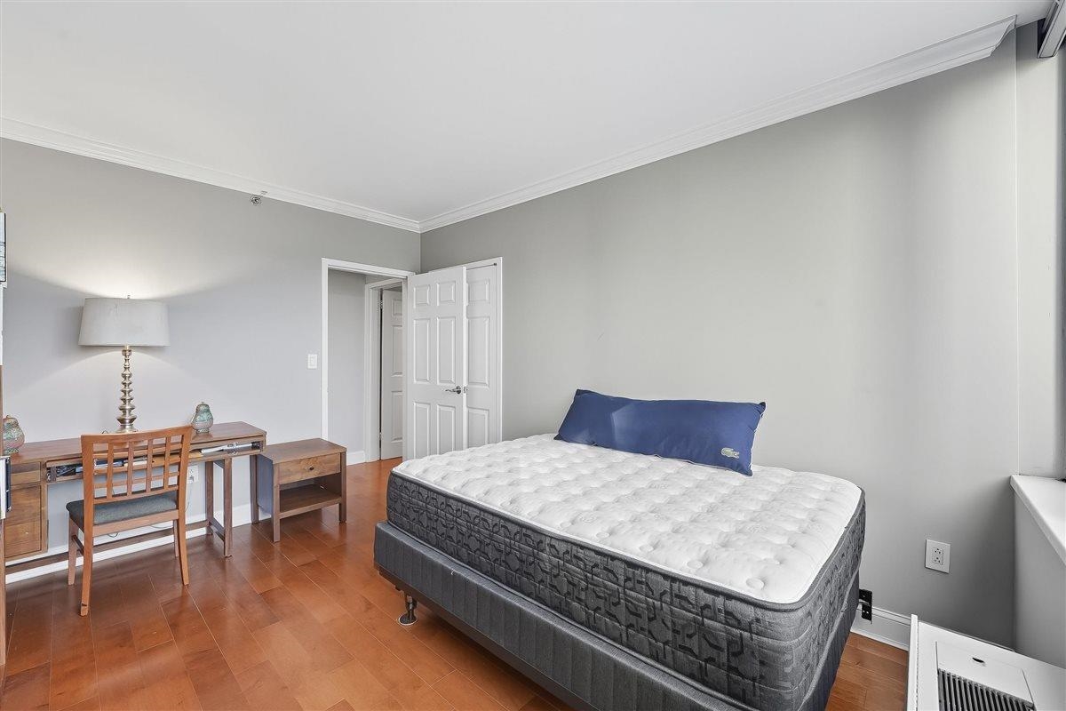 45 RIVER DR SOUTH Unit: 214