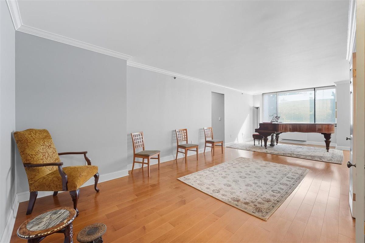 45 RIVER DR SOUTH Unit: 214