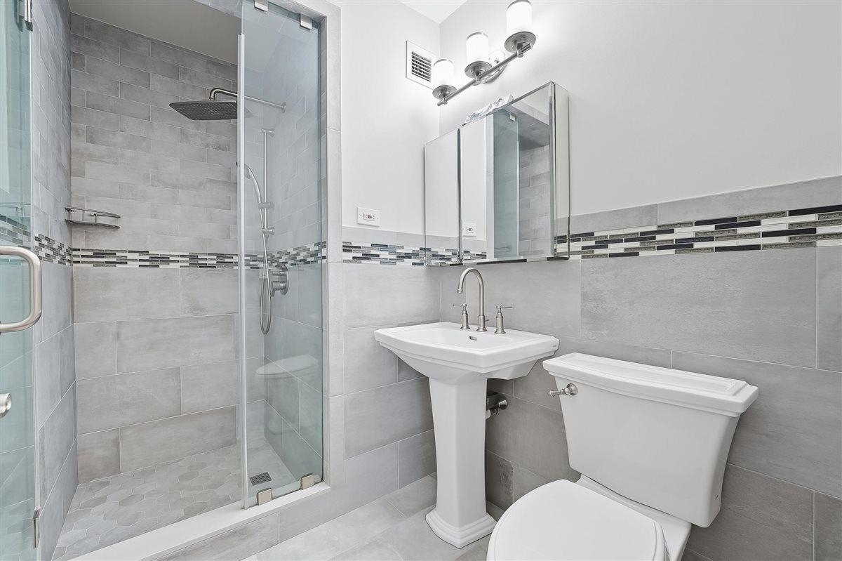 45 RIVER DR SOUTH Unit: 214