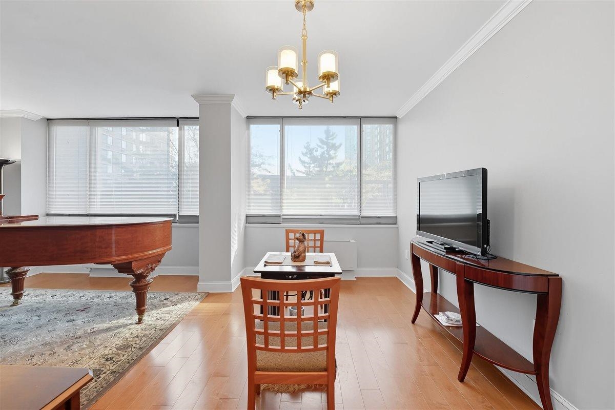 45 RIVER DR SOUTH Unit: 214