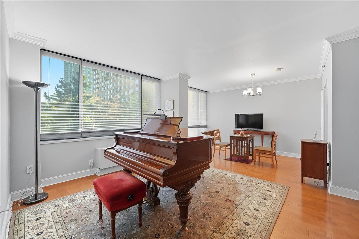 45 RIVER DR SOUTH Unit: 214