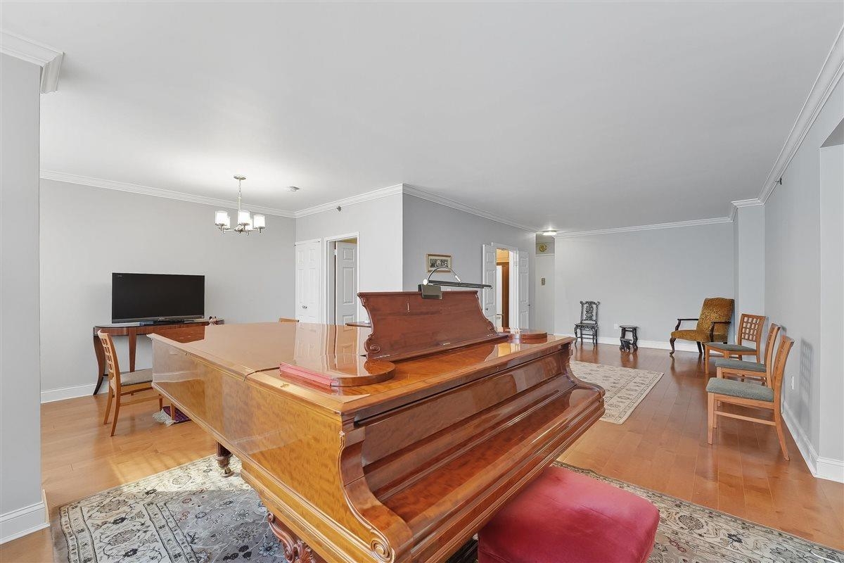 45 RIVER DR SOUTH Unit: 214