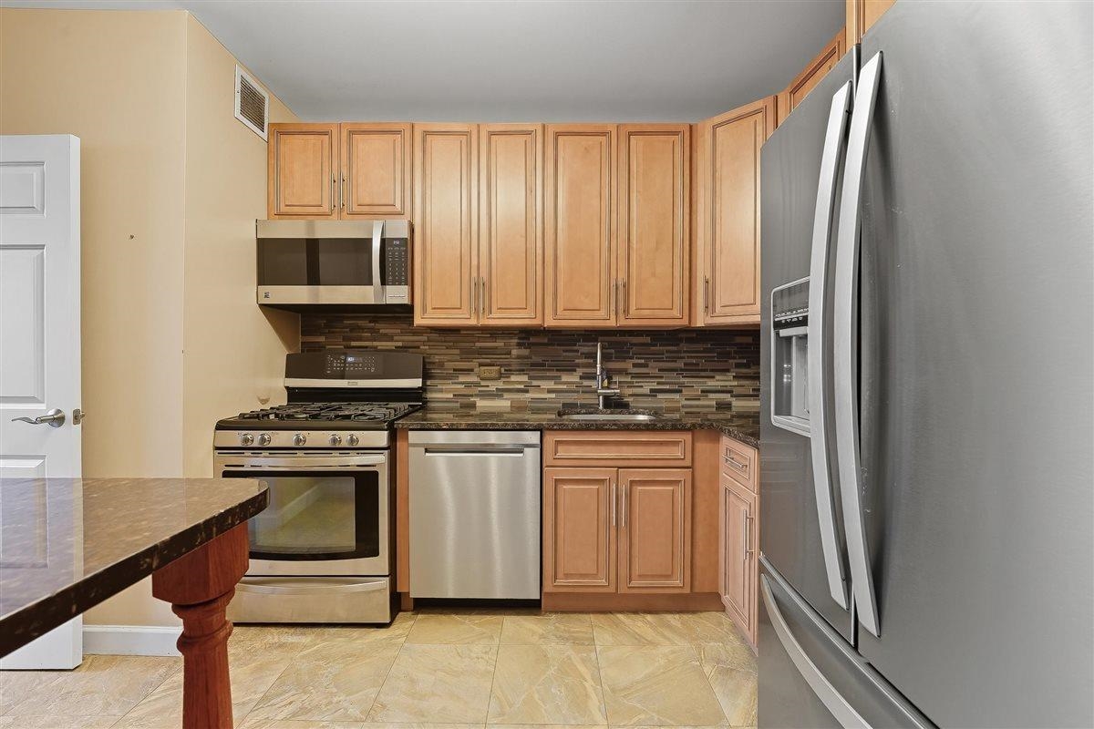 45 RIVER DR SOUTH Unit: 214