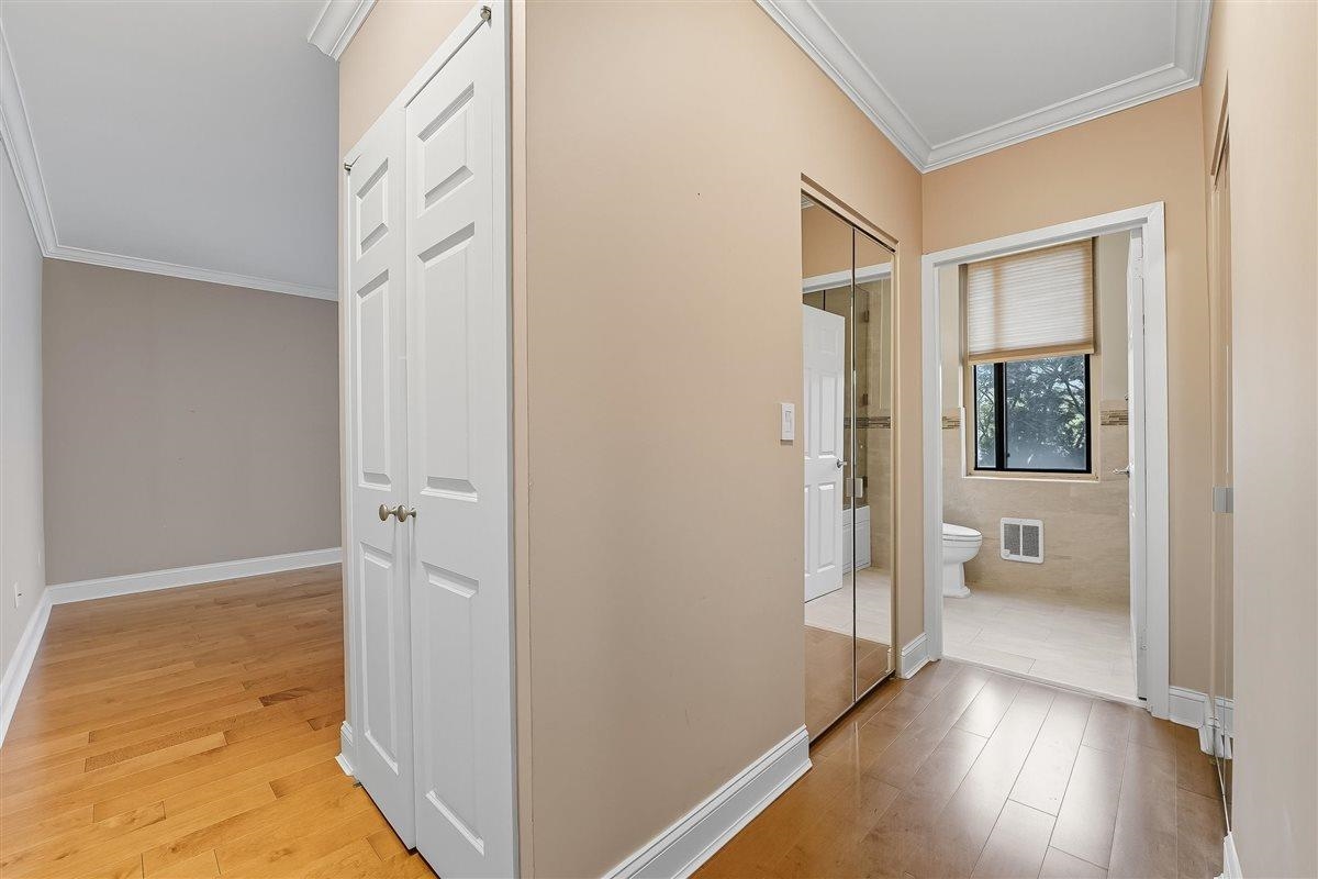 45 RIVER DR SOUTH Unit: 214