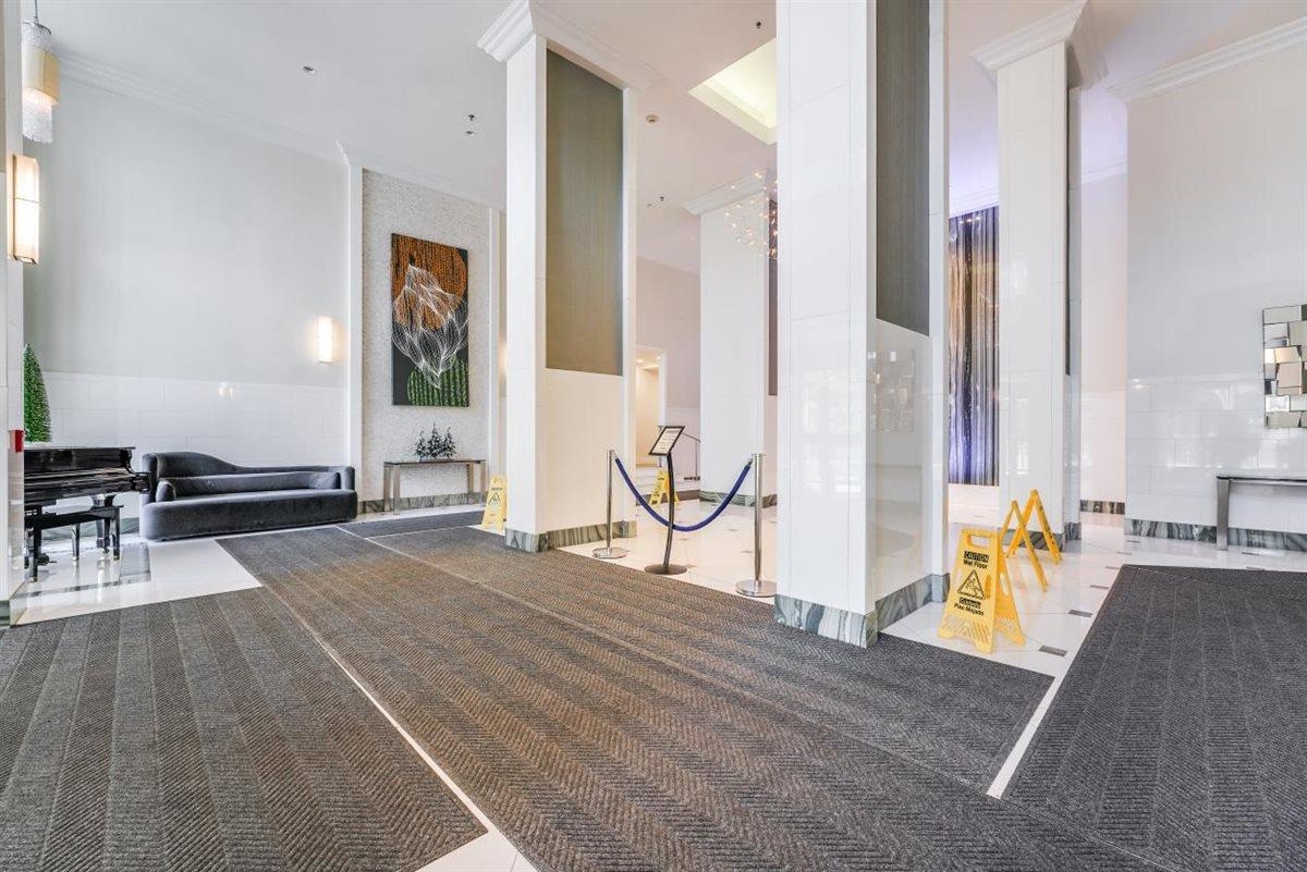 45 RIVER DR SOUTH Unit: 214