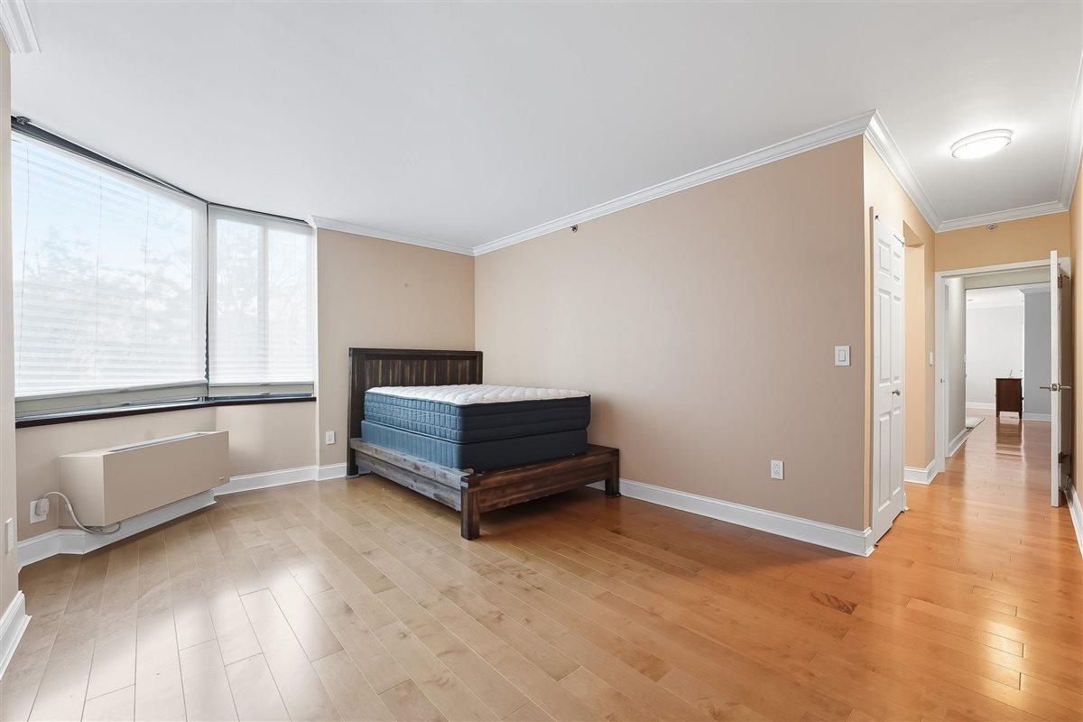 45 RIVER DR SOUTH Unit: 214