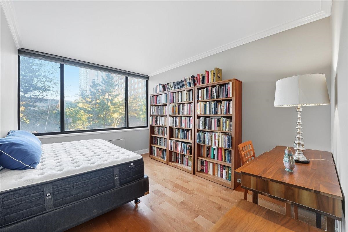 45 RIVER DR SOUTH Unit: 214