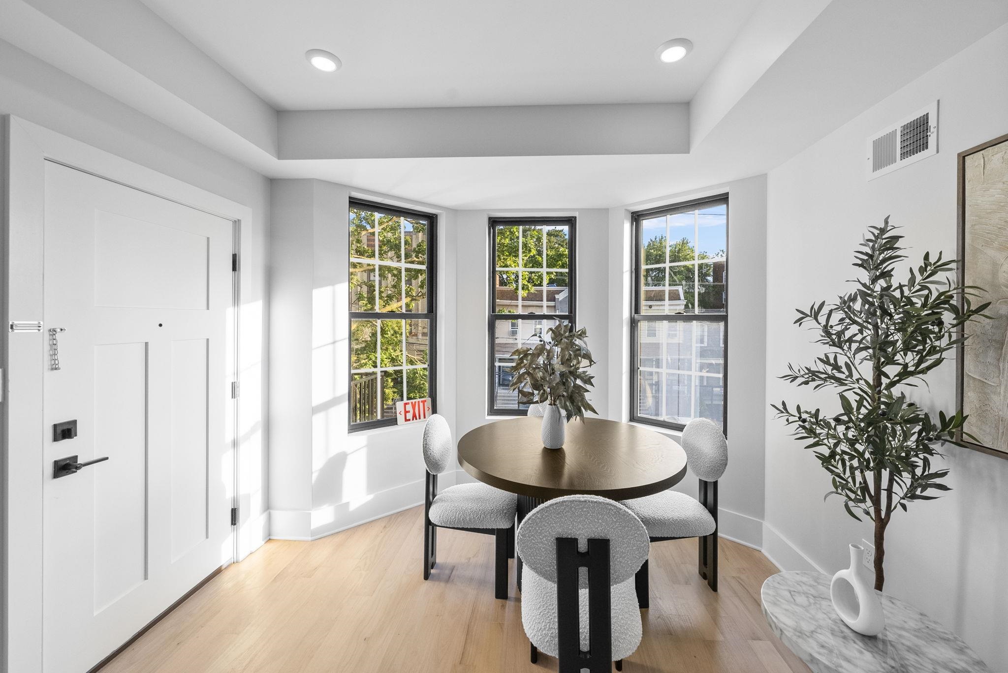 124 GLENWOOD AVE Unit: 3