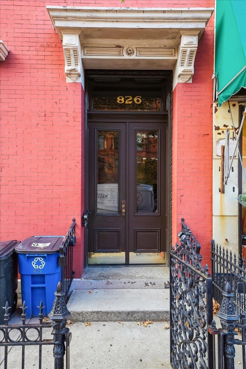 826 WASHINGTON ST Unit: 2