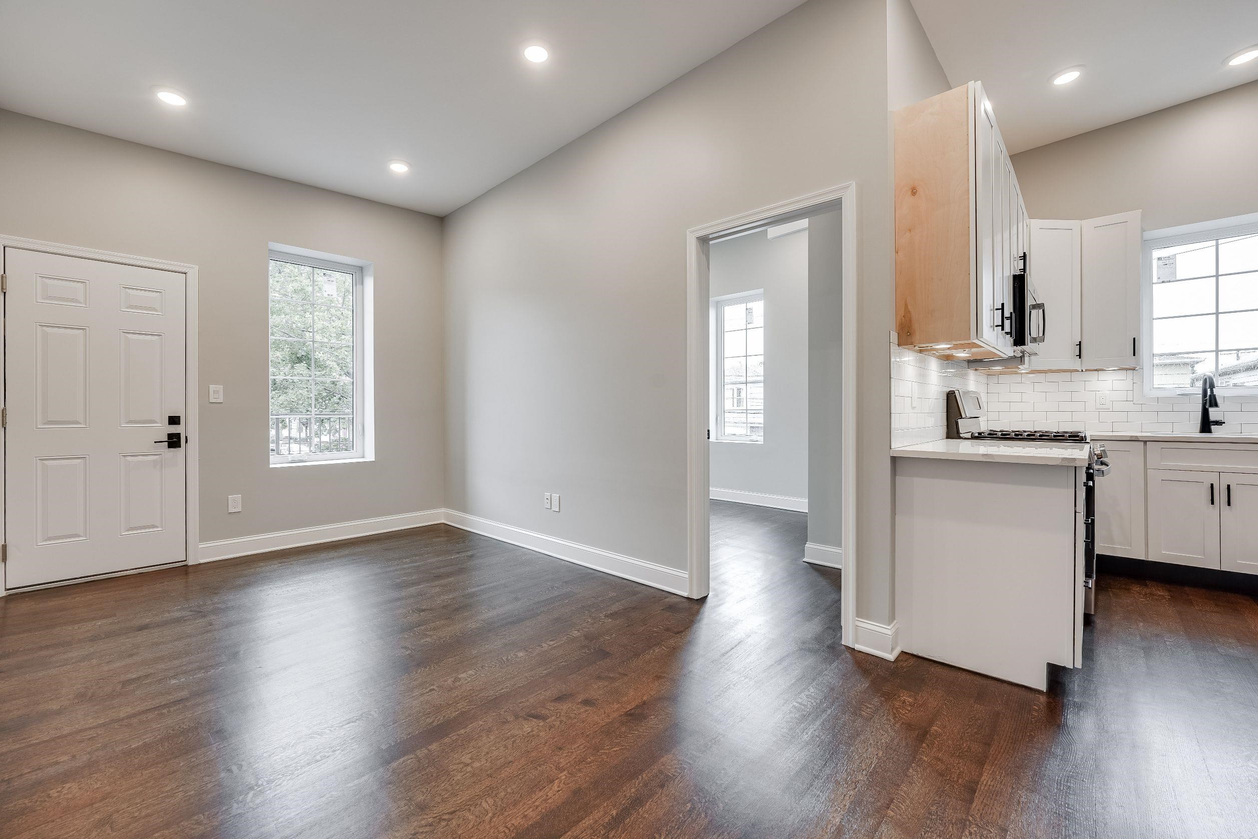 130 WEST SIDE AVE Unit: 2