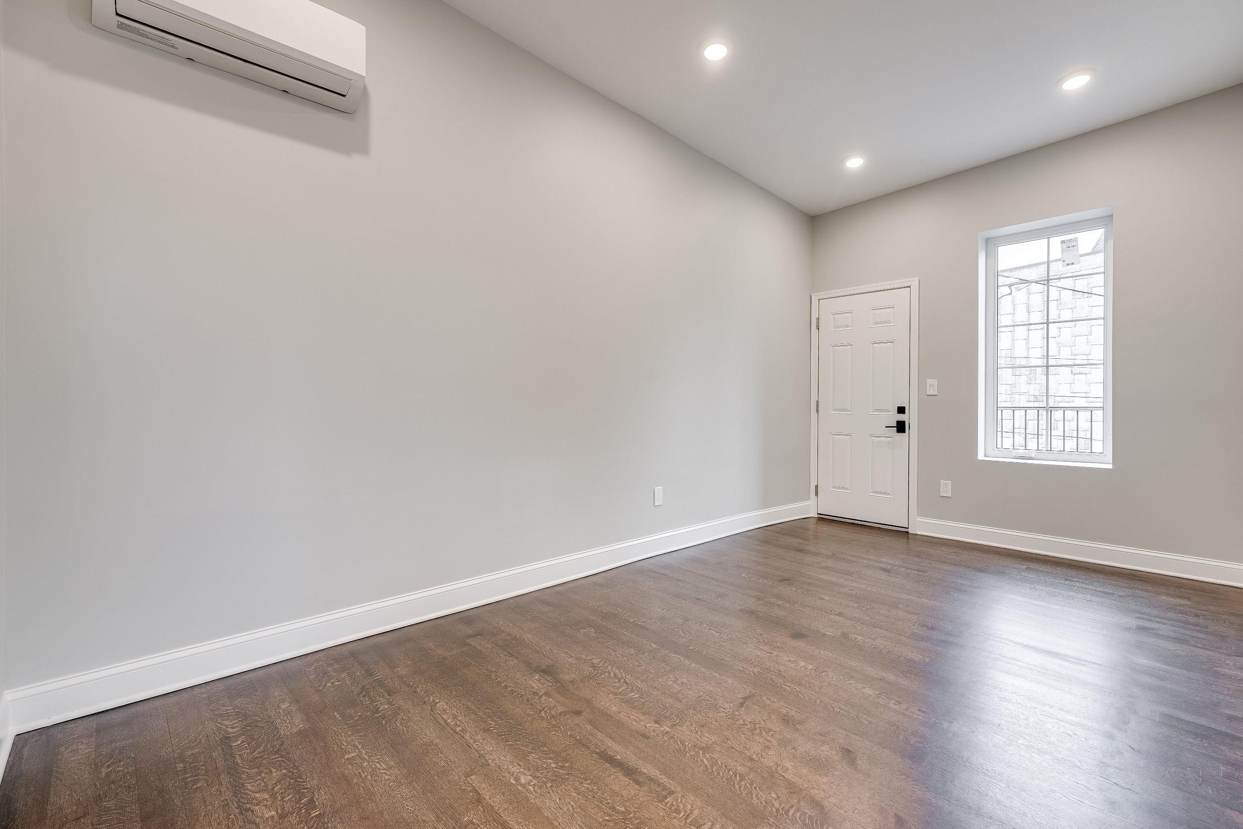 130 WEST SIDE AVE Unit: 2