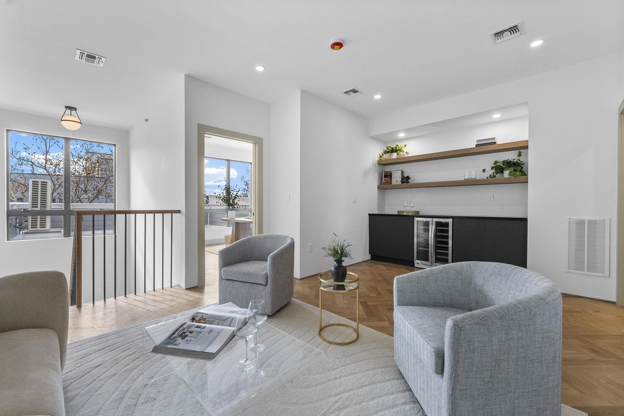 392 1ST ST Unit: 3