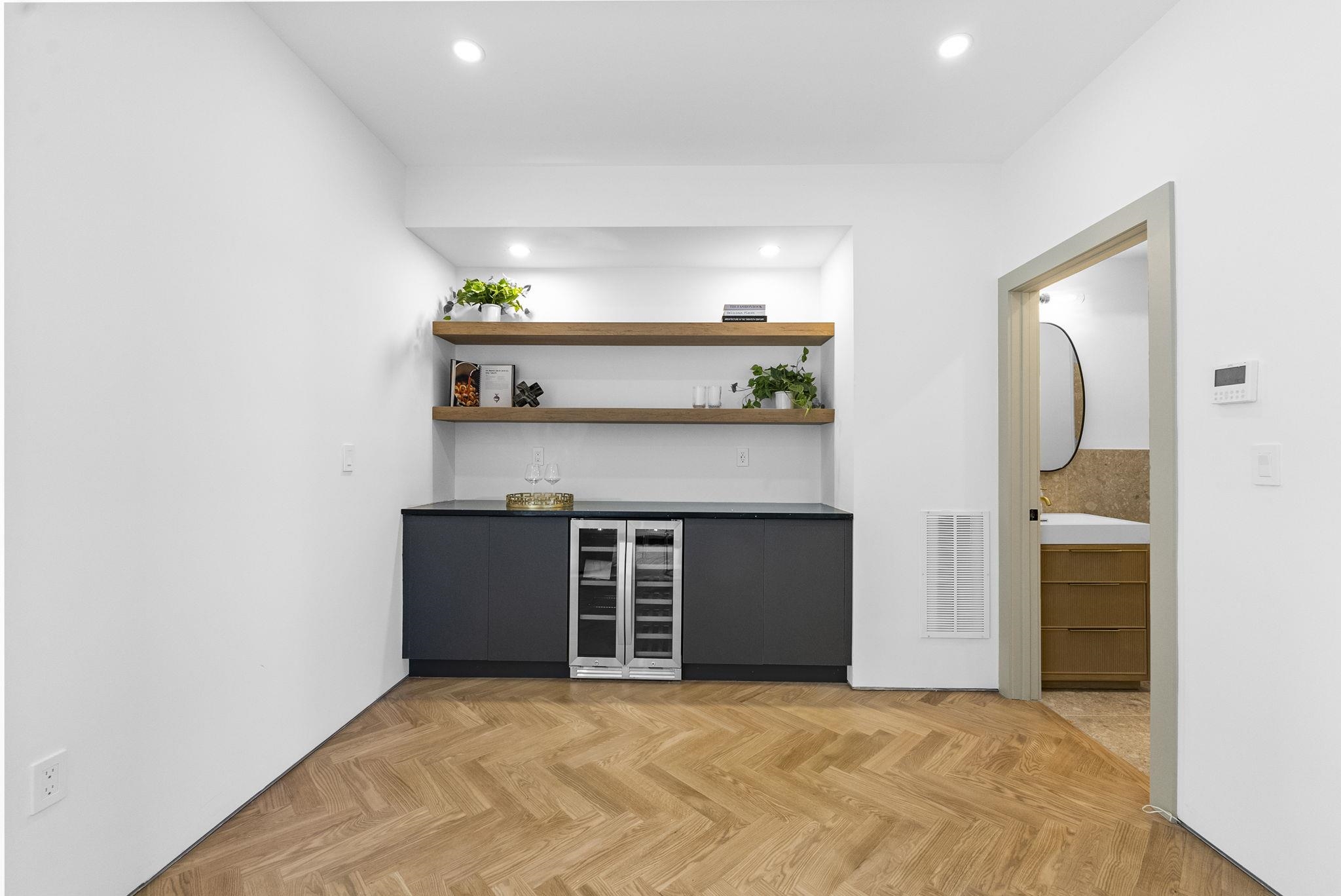 392 1ST ST Unit: 3