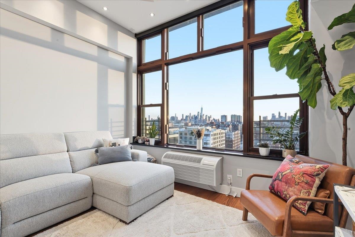 1500 HUDSON ST Unit: 11M
