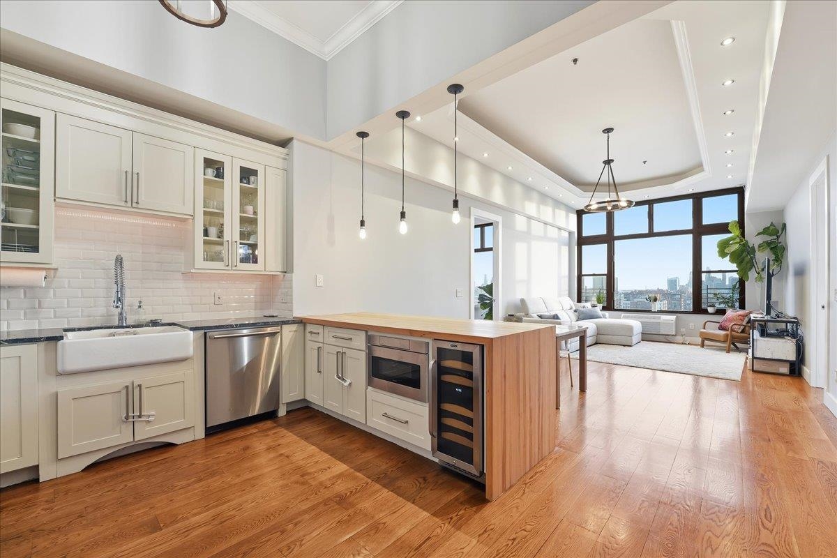 1500 HUDSON ST Unit: 11M