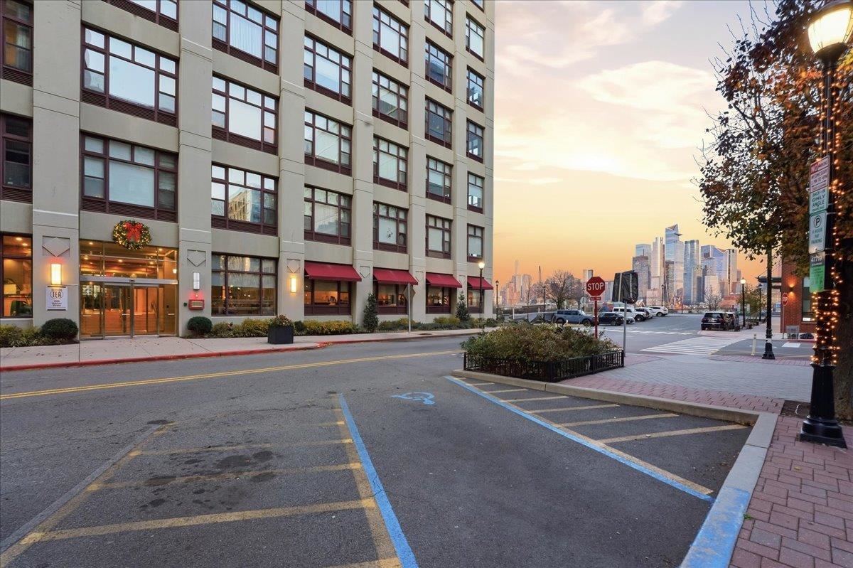 1500 HUDSON ST Unit: 11M