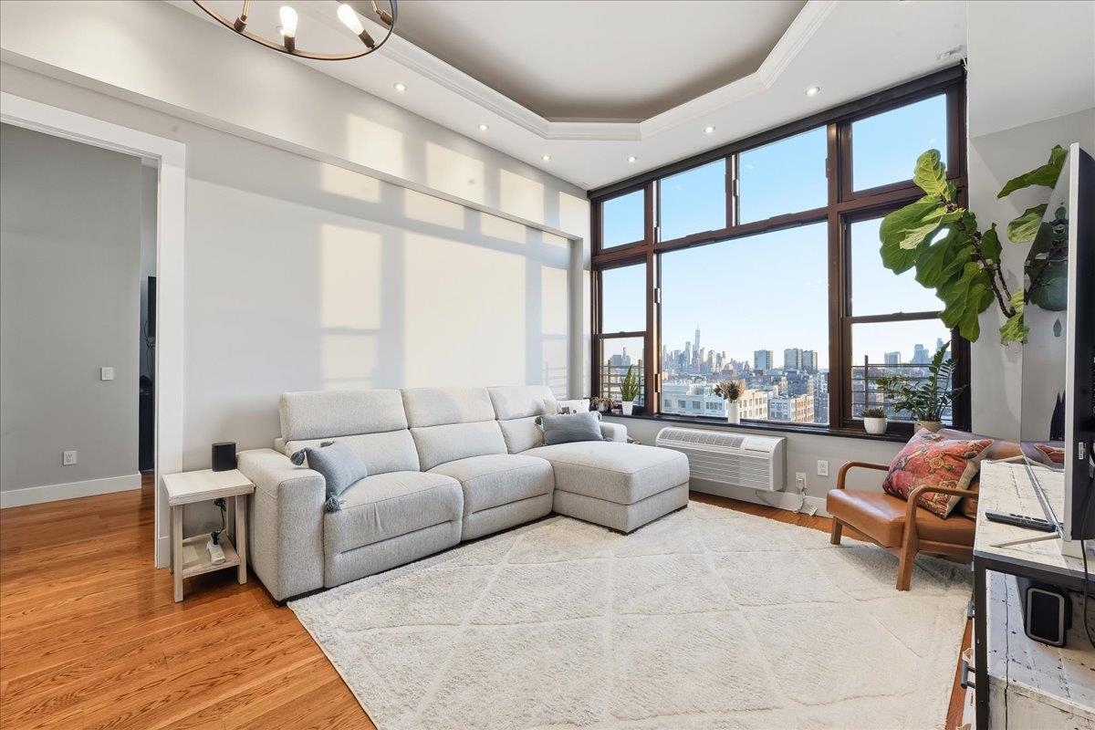 1500 HUDSON ST Unit: 11M