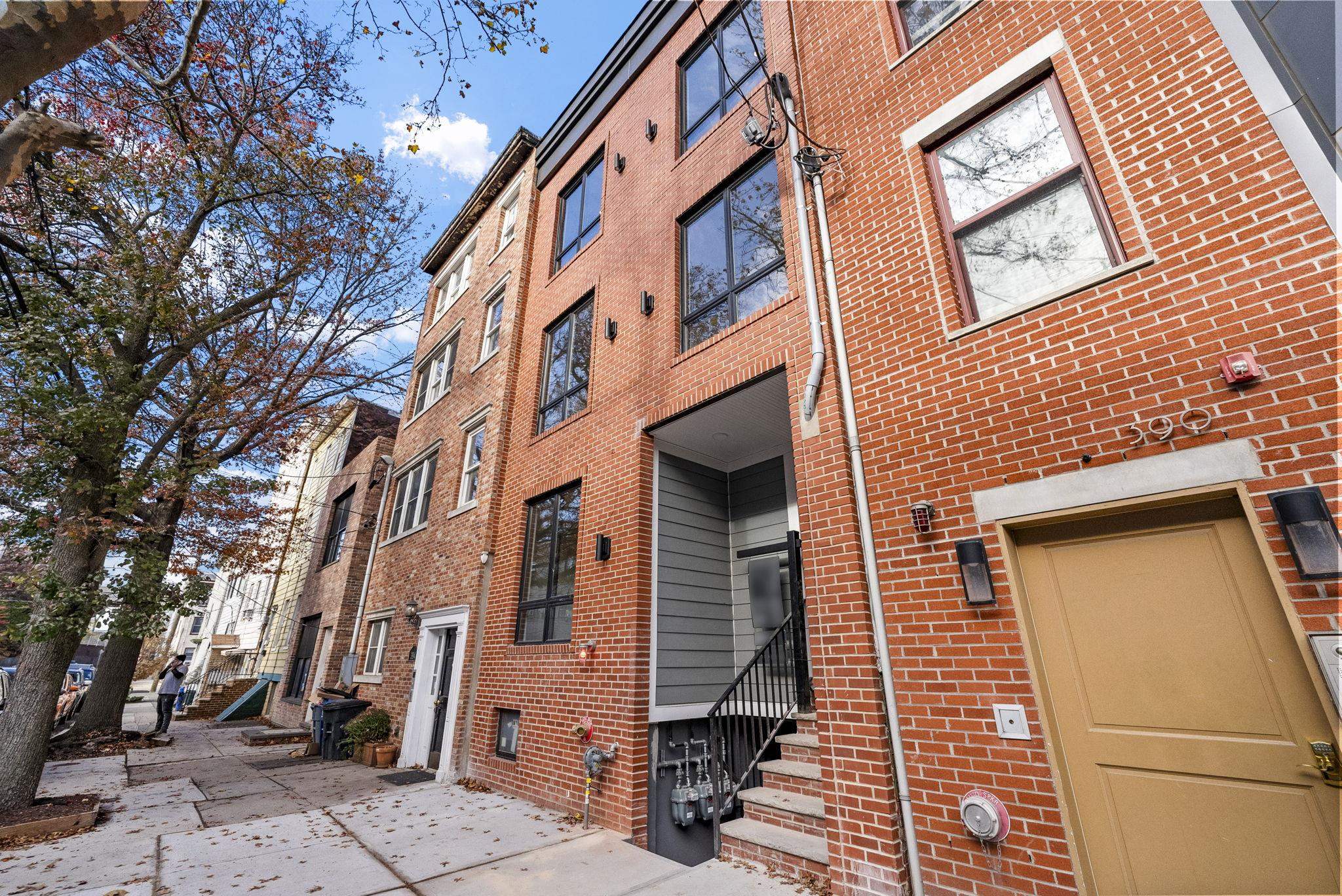 392 1ST ST Unit: 2