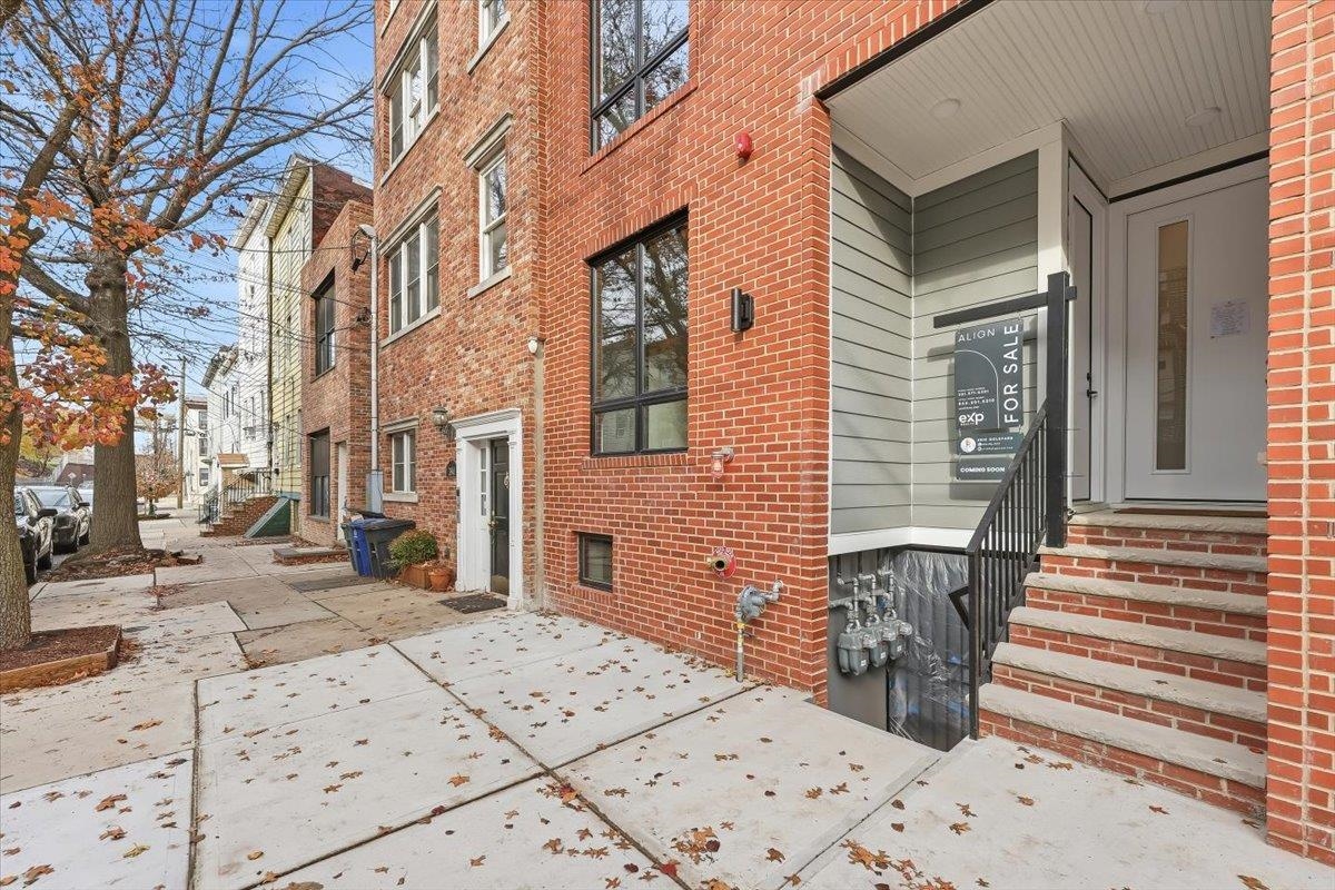 392 1ST ST Unit: 2