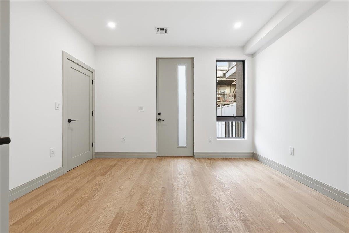 392 1ST ST Unit: 1