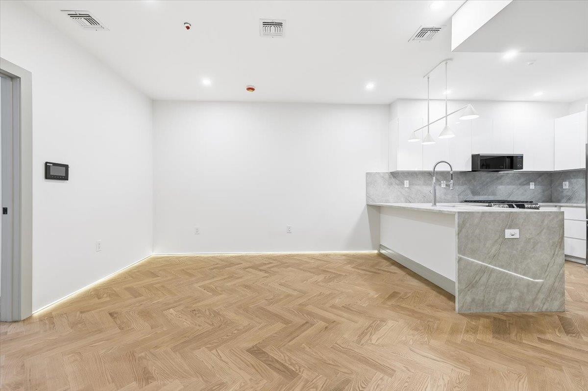 392 1ST ST Unit: 1