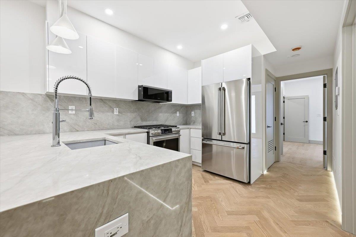 392 1ST ST Unit: 1