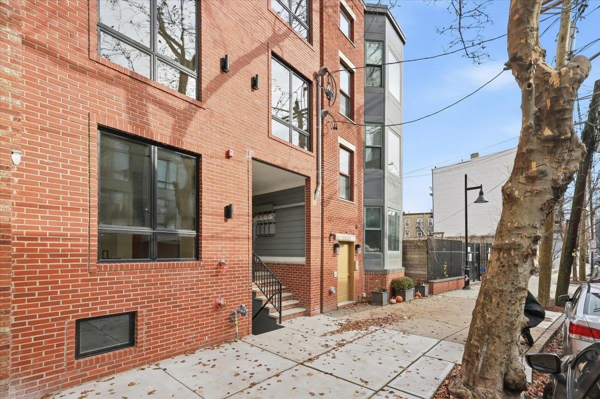 392 1ST ST Unit: 1