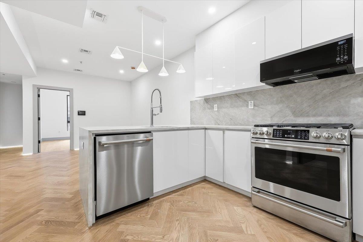 392 1ST ST Unit: 1