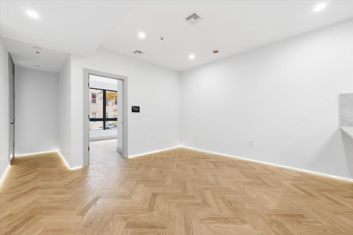 392 1ST ST Unit: 1