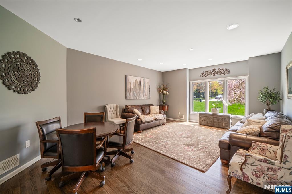 10 Smock Court