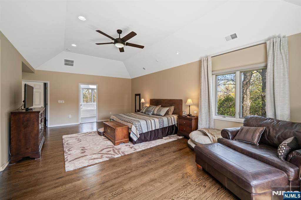 10 Smock Court