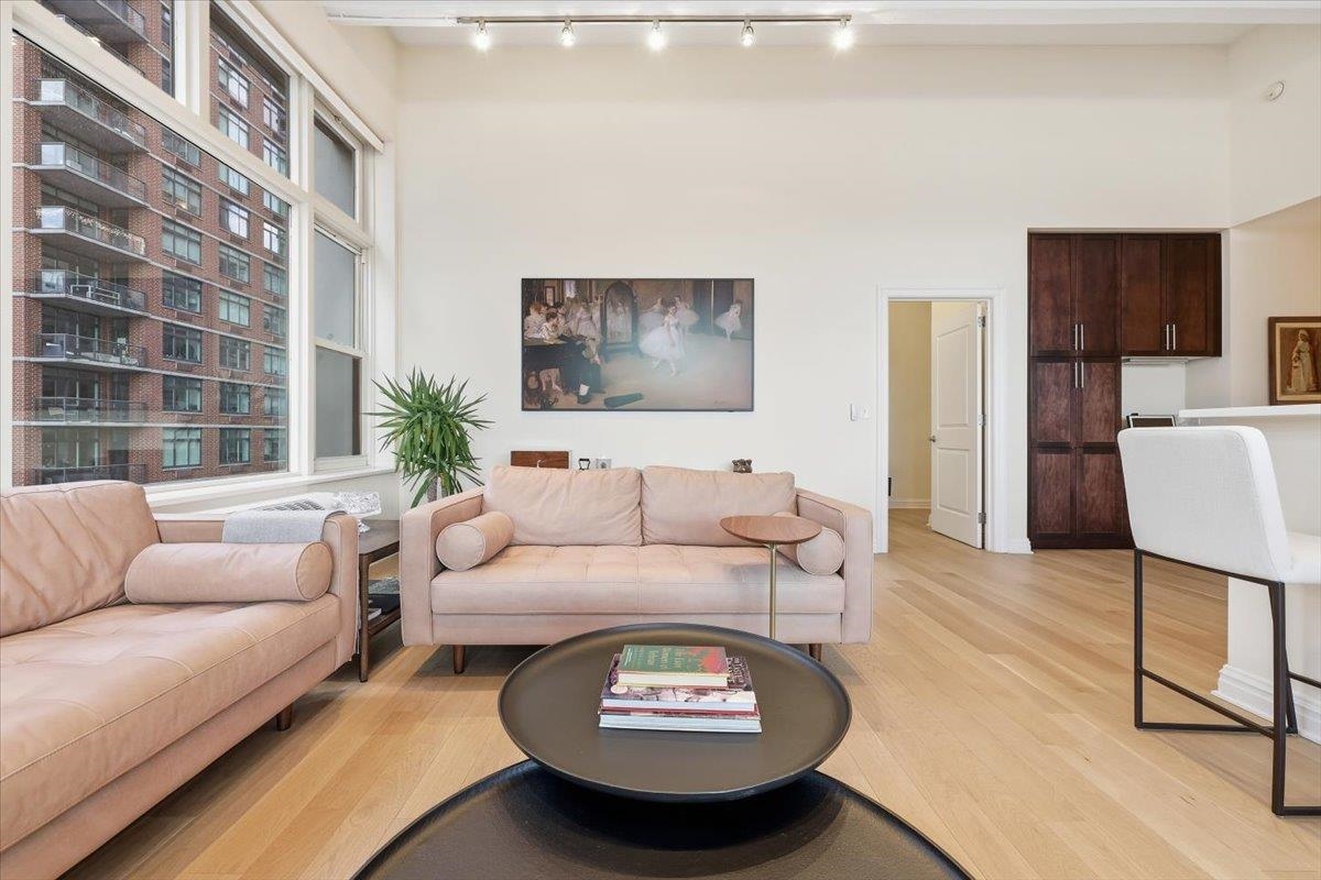 1500 HUDSON ST Unit: 3J