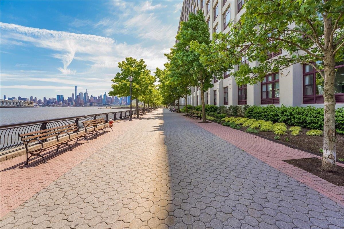 1500 HUDSON ST Unit: 3J